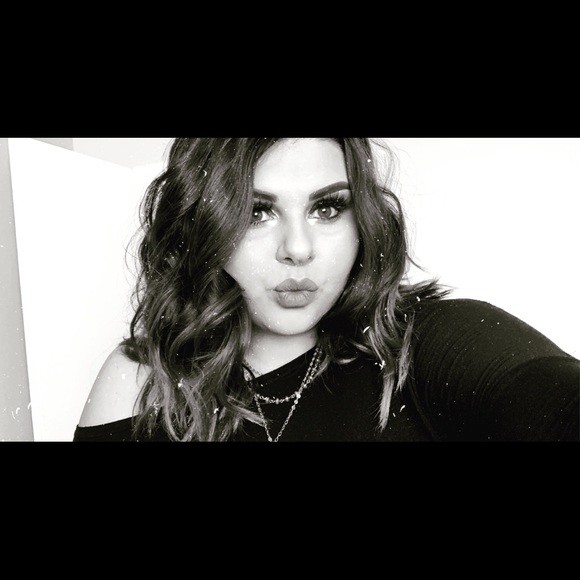 Meet your Posher, Haley - Picture 1 of 1